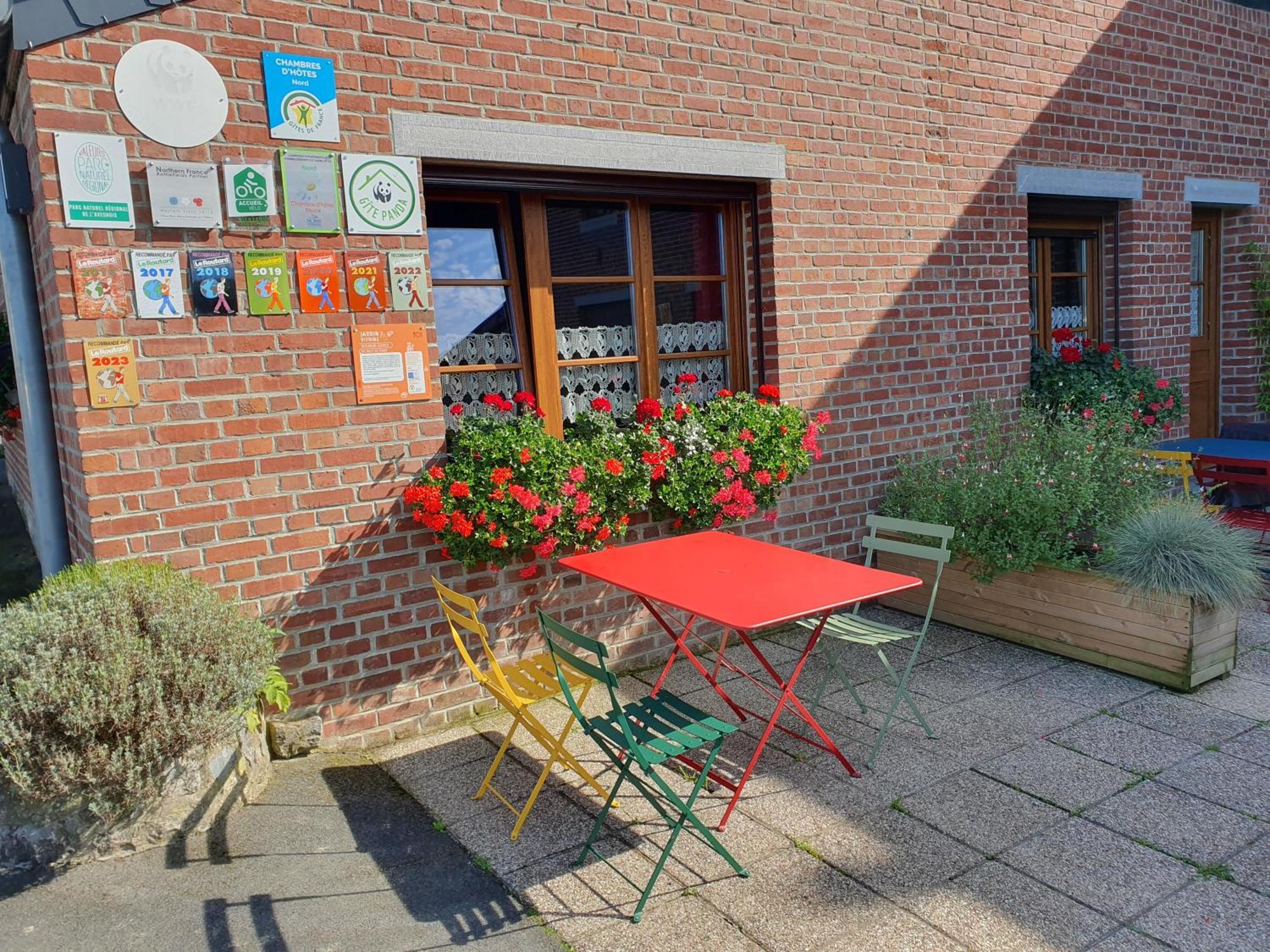 Les Mout'Anes Bed and Breakfast Saint-Hilaire-sur-Helpe Eksteriør billede