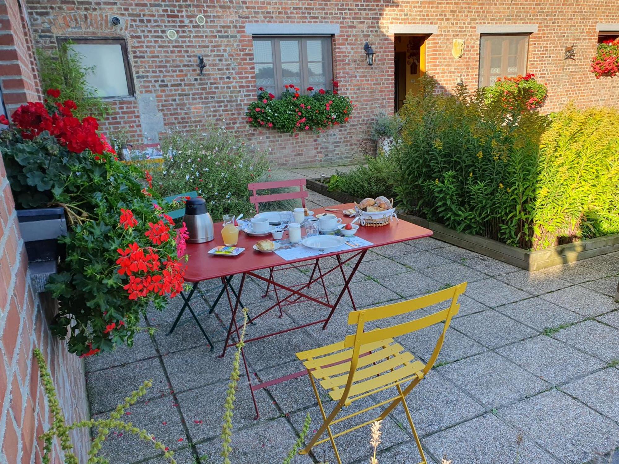 Les Mout'Anes Bed and Breakfast Saint-Hilaire-sur-Helpe Eksteriør billede